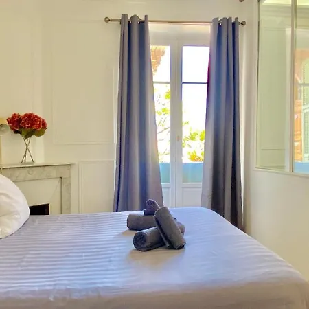Designer Garden View Ac, Fiber Wifi Heart Of Apartament